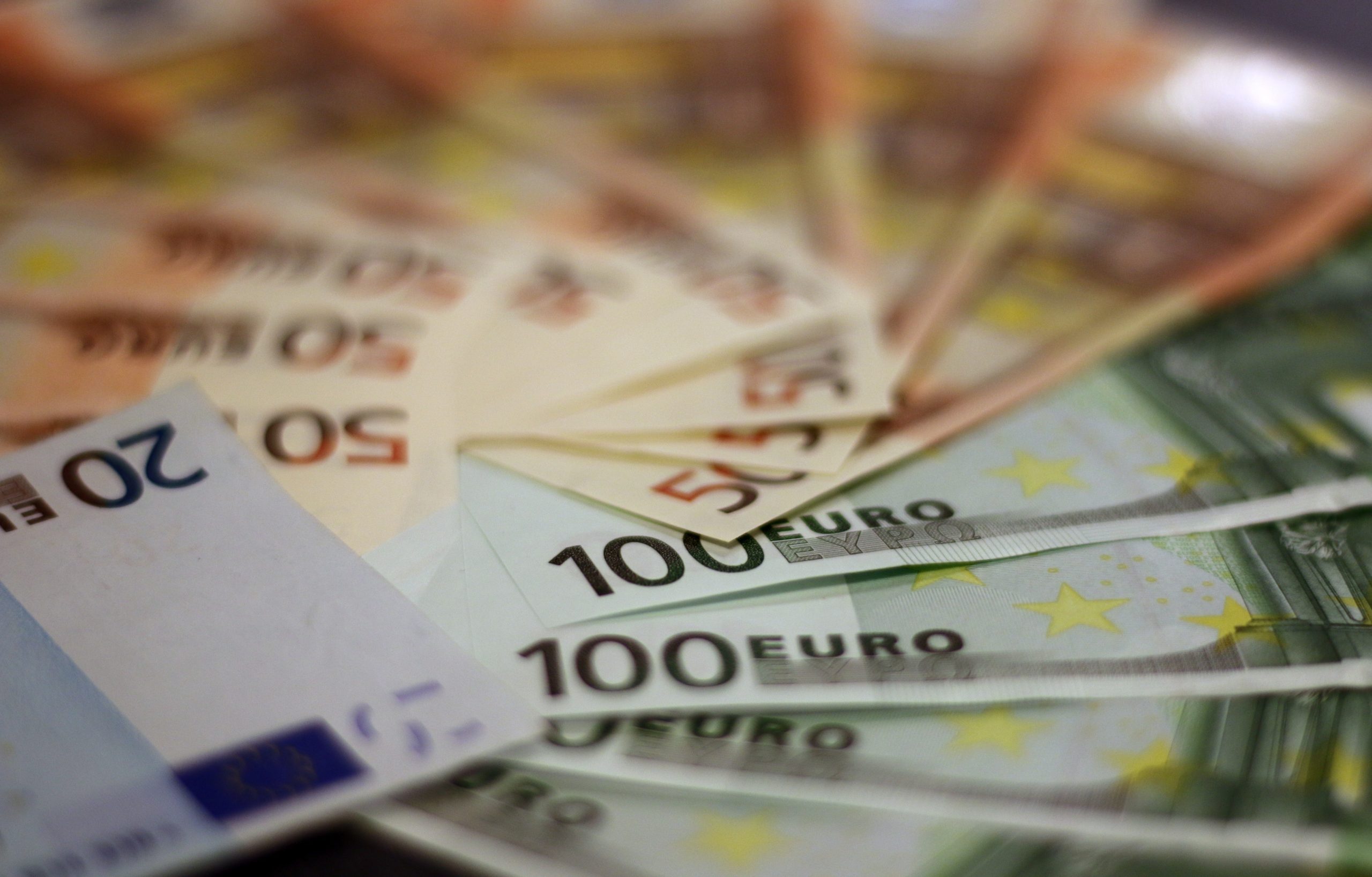 Foto von Pixabay: https://www.pexels.com/de-de/foto/fan-von-verschiedenen-euro-banknoten-259100/